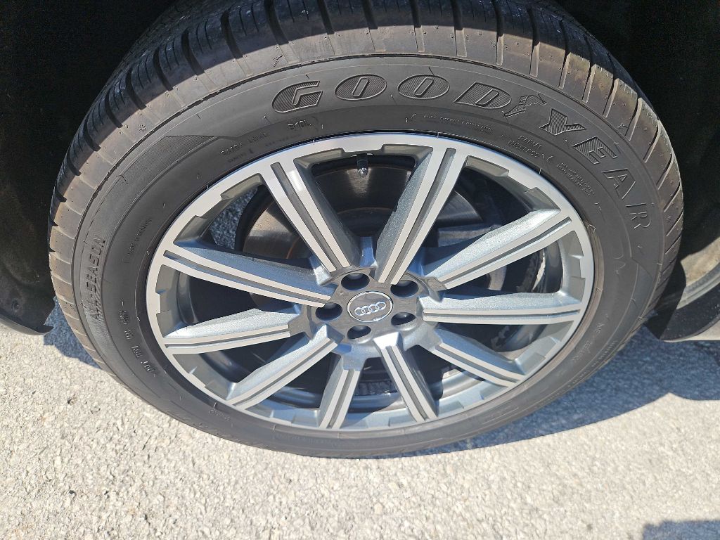 Photo 32 of this AUDI Q7