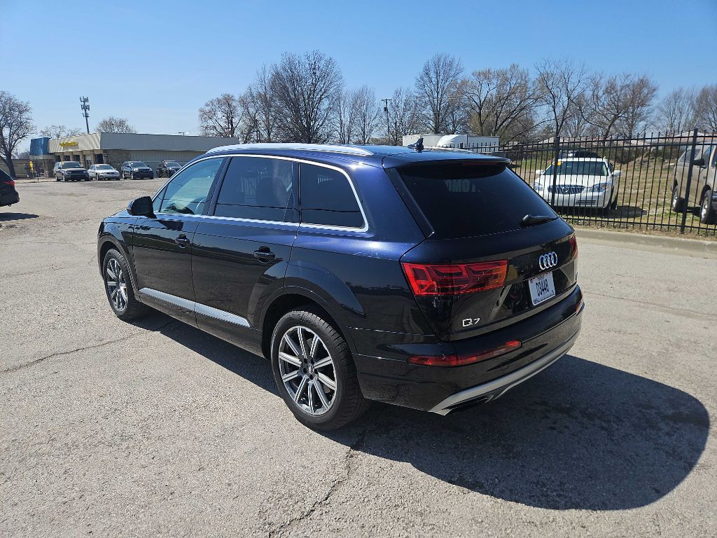 Photo 3 of this AUDI Q7