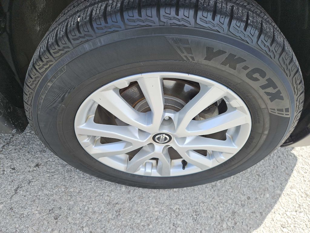 Photo 33 of this NISSAN ROGUE