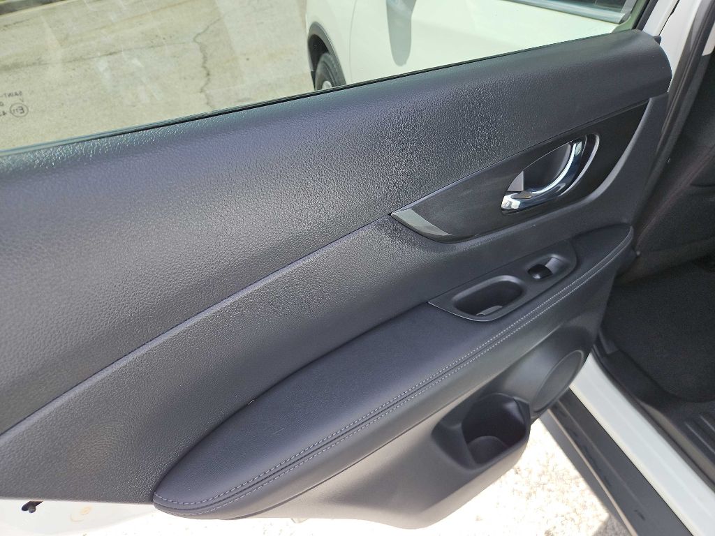 Photo 24 of this NISSAN ROGUE
