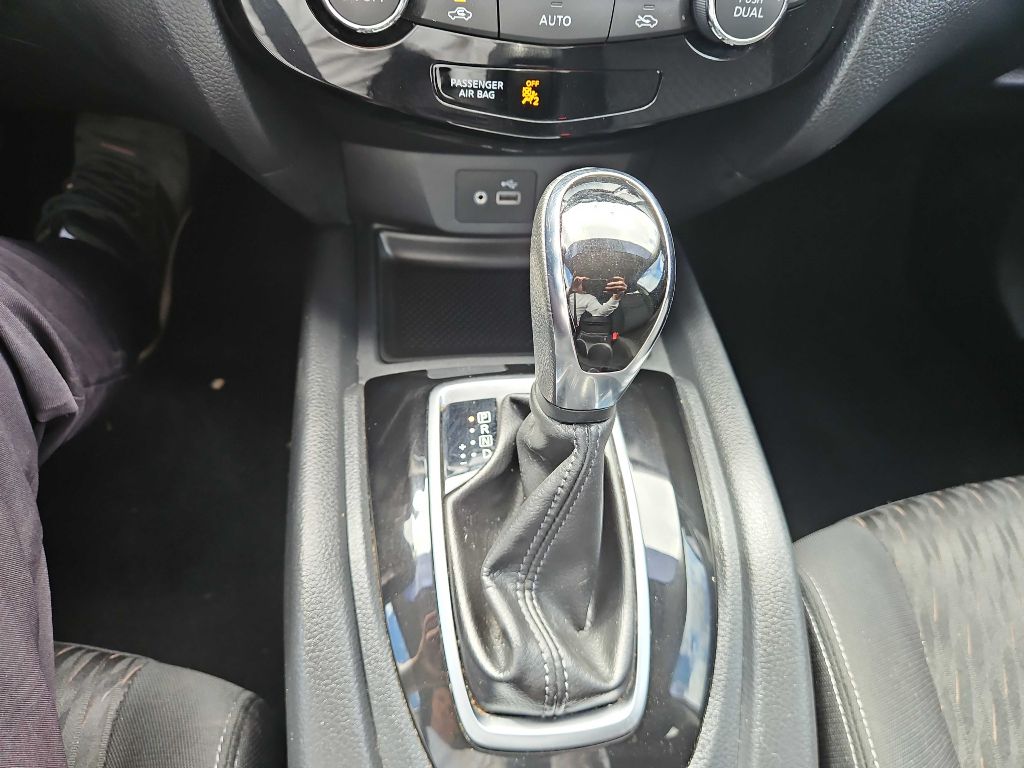 Photo 19 of this NISSAN ROGUE