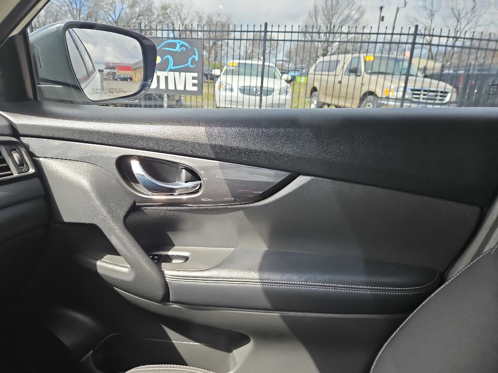 Photo 22 of this NISSAN ROGUE