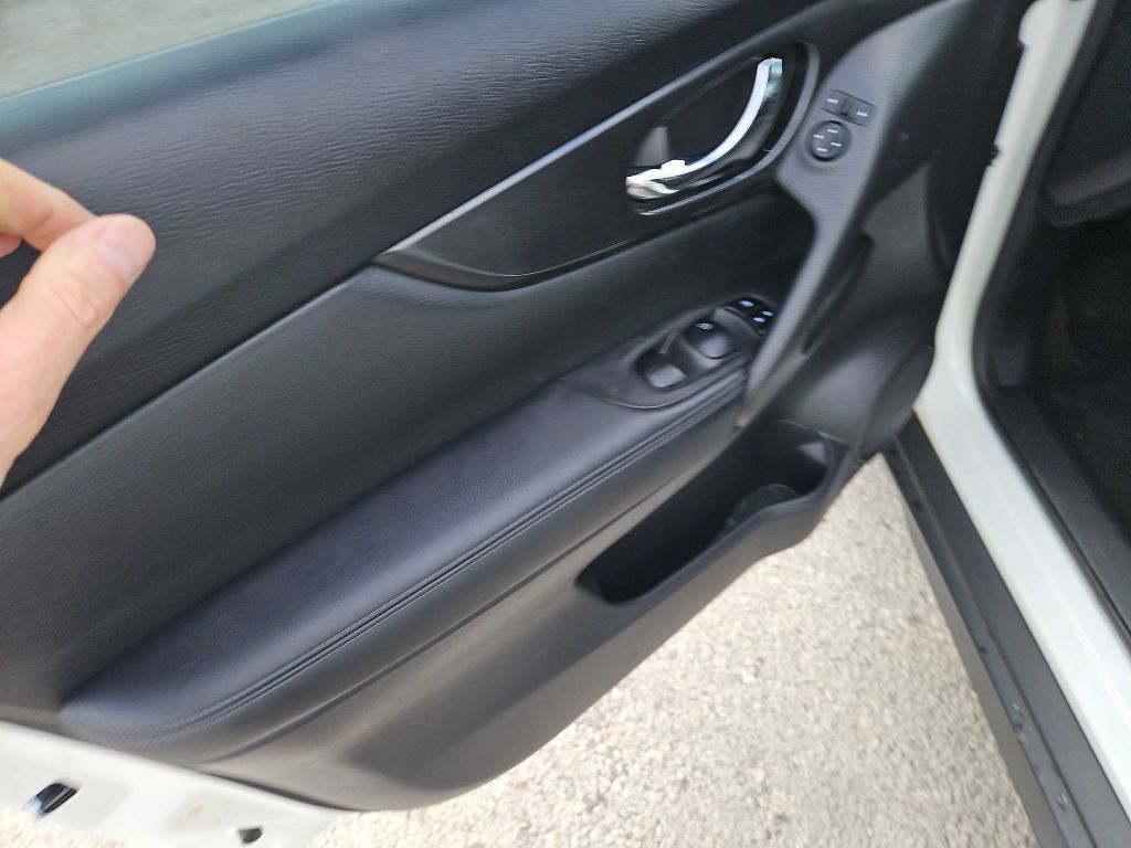 Photo 9 of this NISSAN ROGUE
