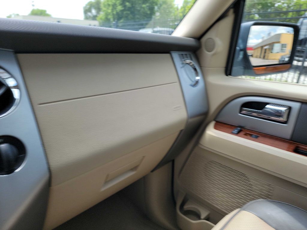 Photo 17 of this FORD EXPEDITION