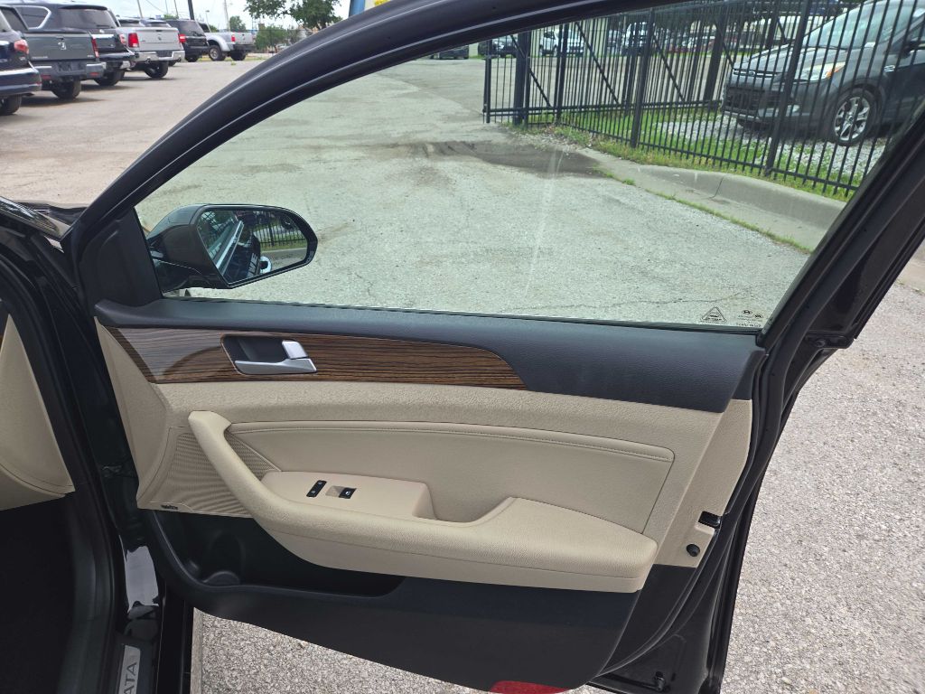 Photo 20 of this HYUNDAI SONATA