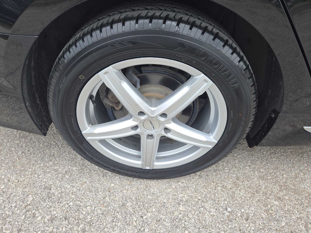 Photo 29 of this HYUNDAI SONATA