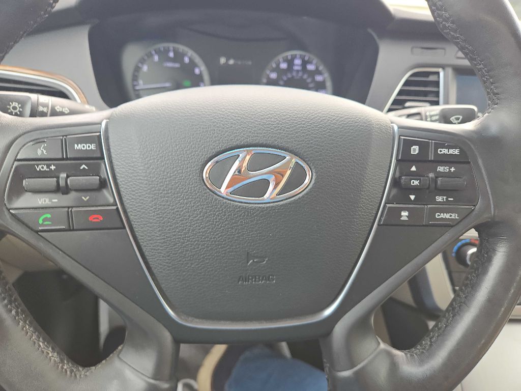 Photo 24 of this HYUNDAI SONATA