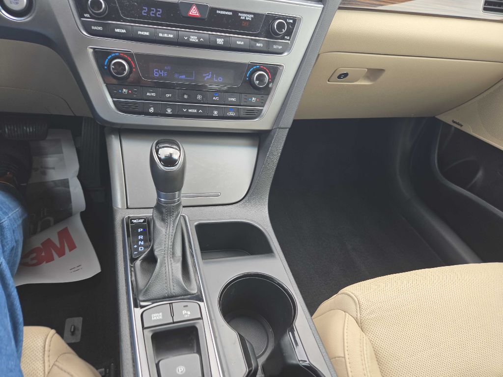 Photo 26 of this HYUNDAI SONATA