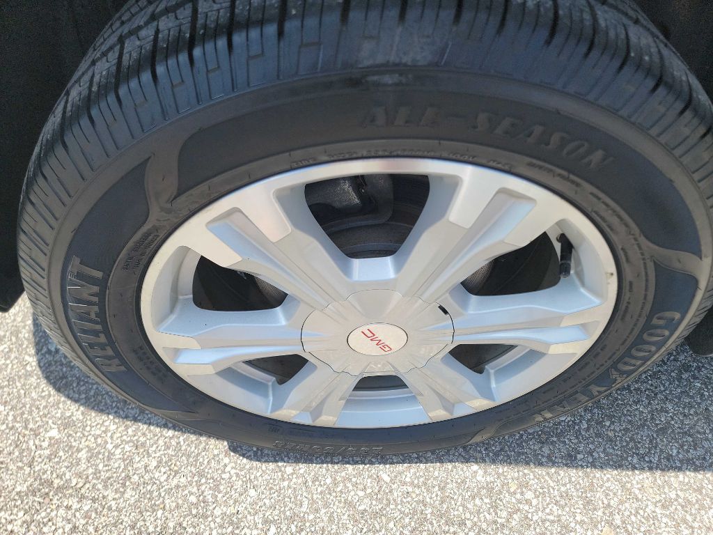 Photo 30 of this GMC TERRAIN