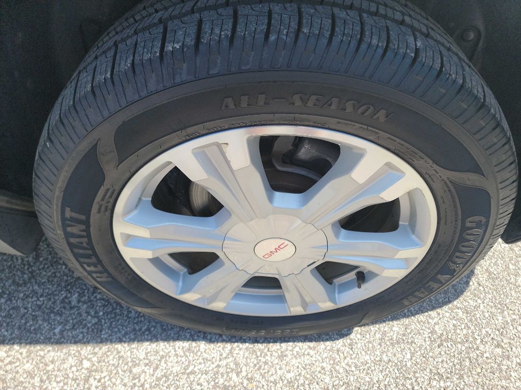 Photo 36 of this GMC TERRAIN