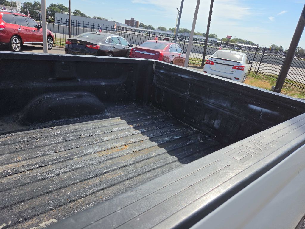 Photo 28 of this GMC SIERRA 1500