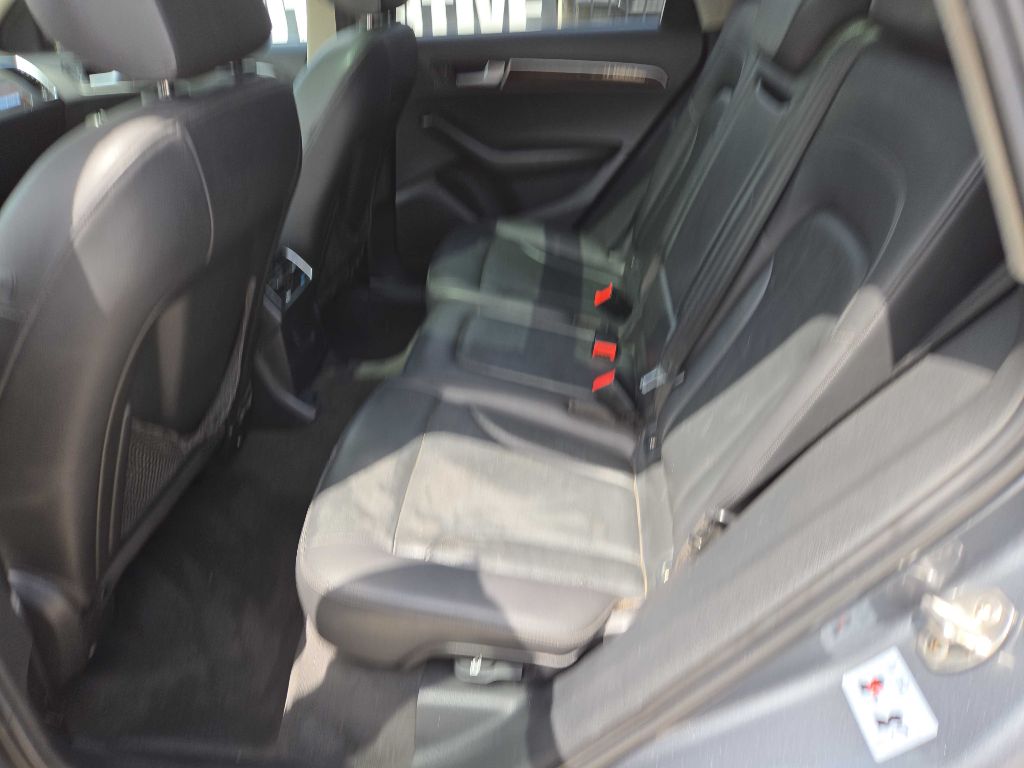 Photo 11 of this AUDI Q5