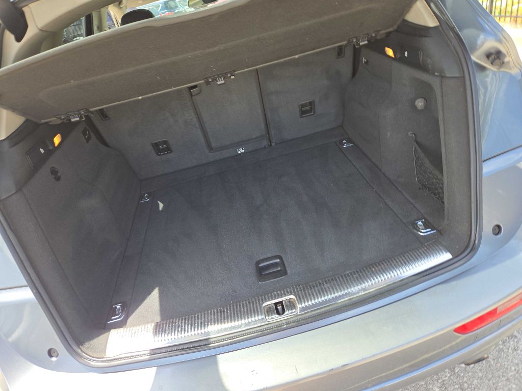 Photo 16 of this AUDI Q5