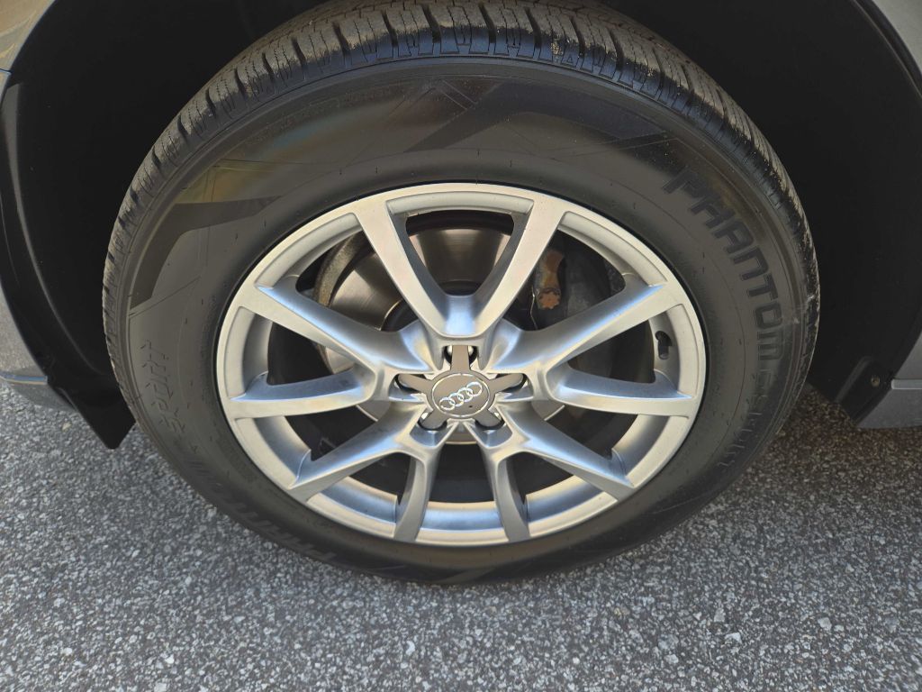Photo 33 of this AUDI Q5