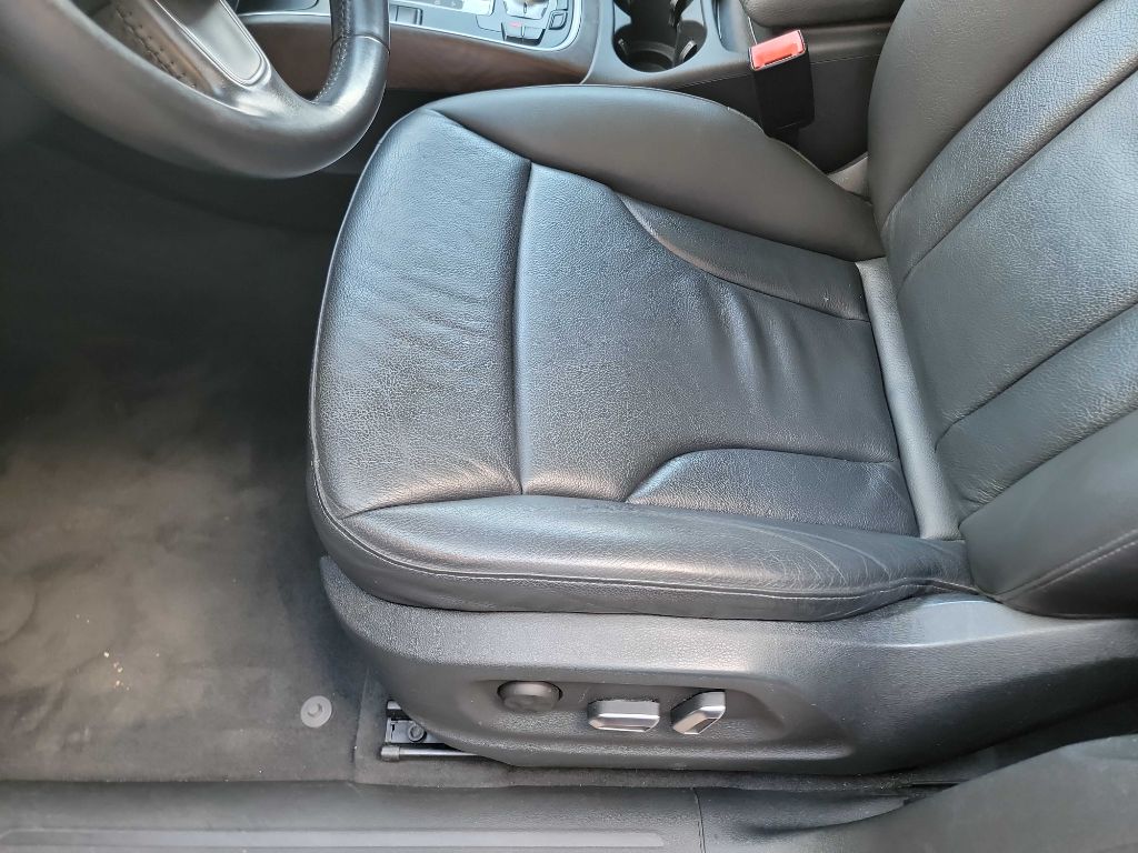 Photo 11 of this AUDI Q5