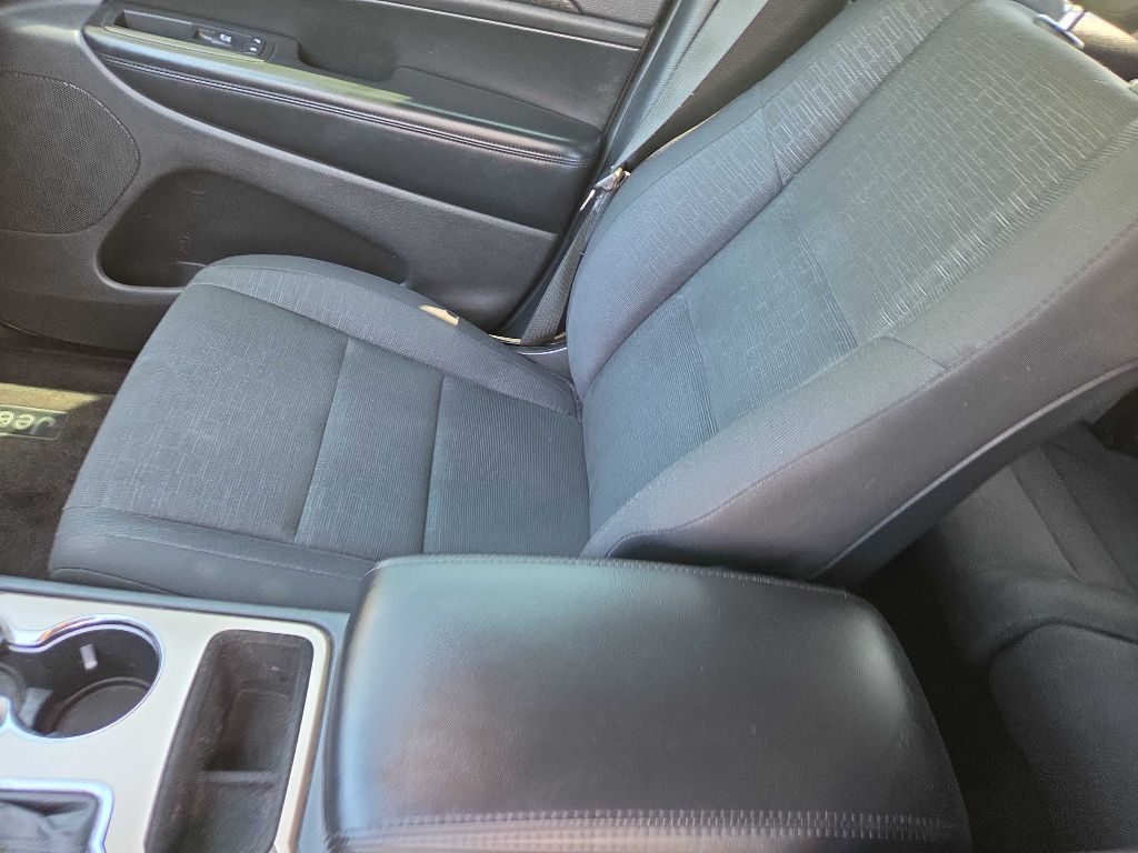 Photo 15 of this JEEP GRAND CHEROKEE