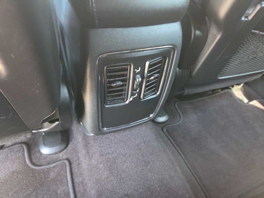 Photo 29 of this JEEP GRAND CHEROKEE