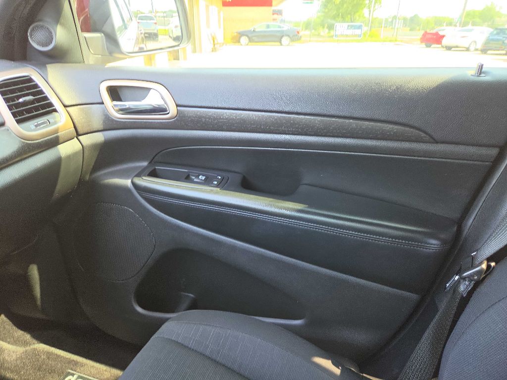Photo 25 of this JEEP GRAND CHEROKEE