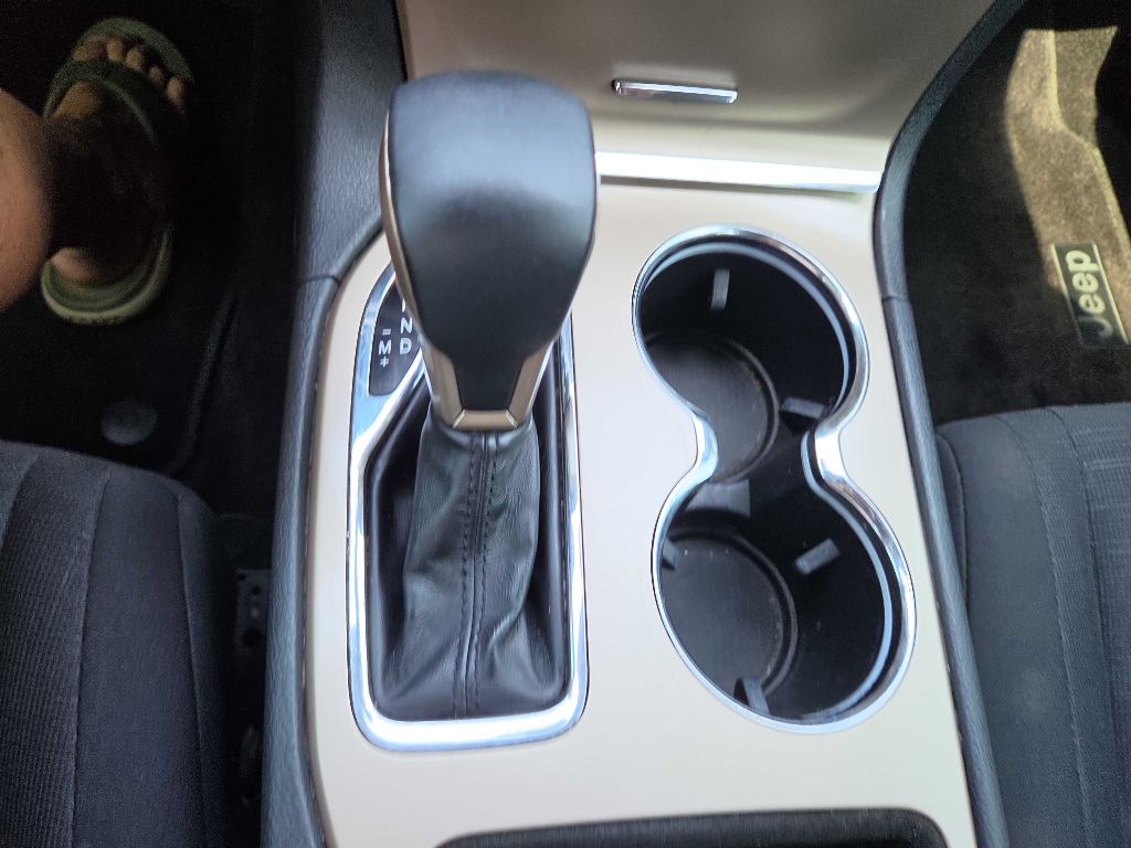 Photo 18 of this JEEP GRAND CHEROKEE