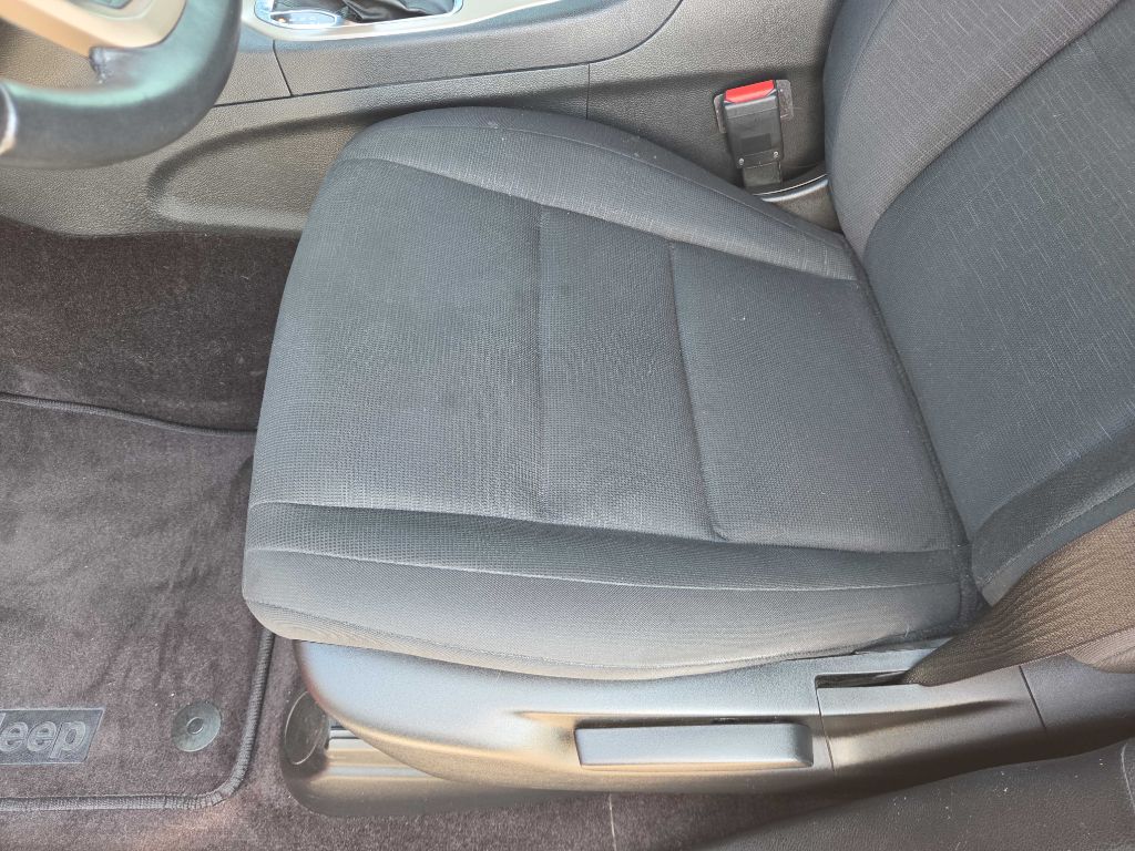 Photo 11 of this JEEP GRAND CHEROKEE