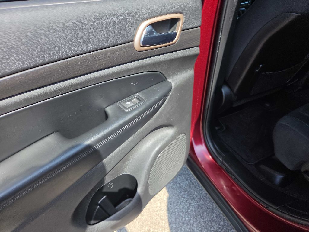Photo 26 of this JEEP GRAND CHEROKEE