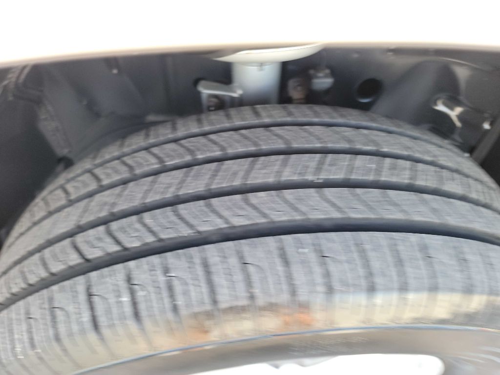 Photo 33 of this CHEVROLET EQUINOX