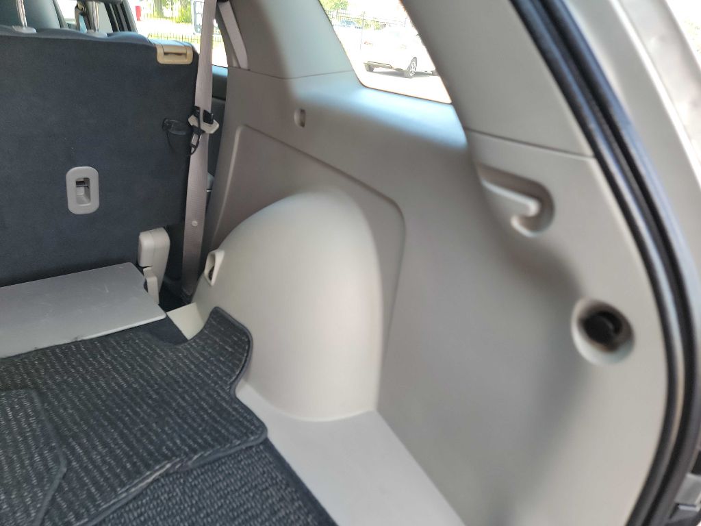 Photo 28 of this CHEVROLET EQUINOX