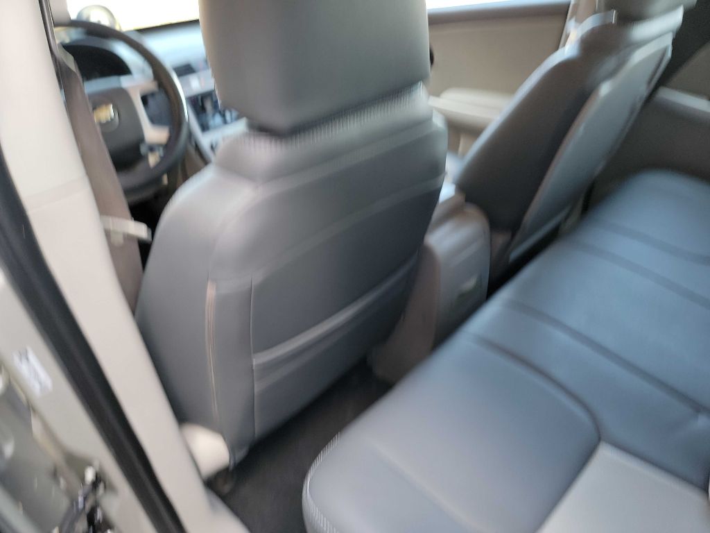 Photo 26 of this CHEVROLET EQUINOX
