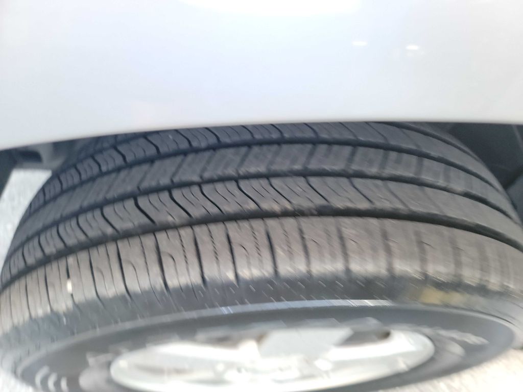 Photo 35 of this CHEVROLET EQUINOX
