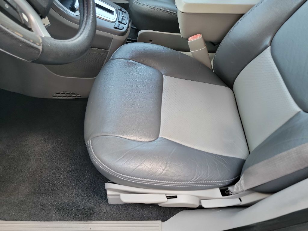Photo 12 of this CHEVROLET EQUINOX
