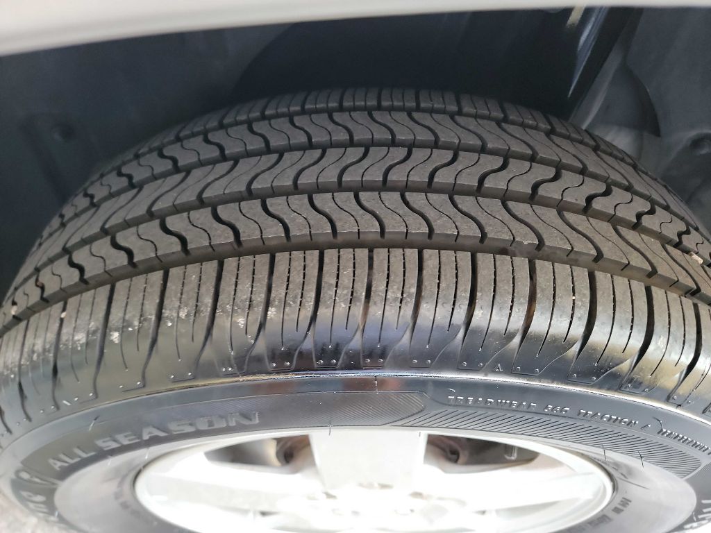 Photo 37 of this CHEVROLET EQUINOX
