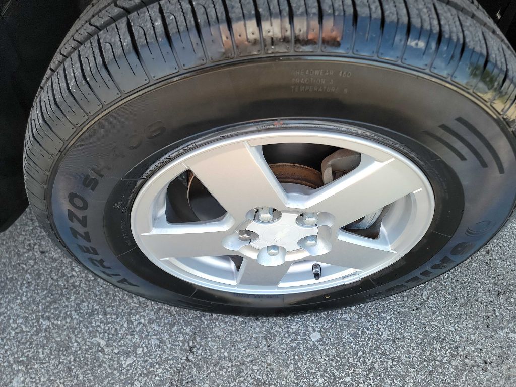 Photo 32 of this CHEVROLET EQUINOX