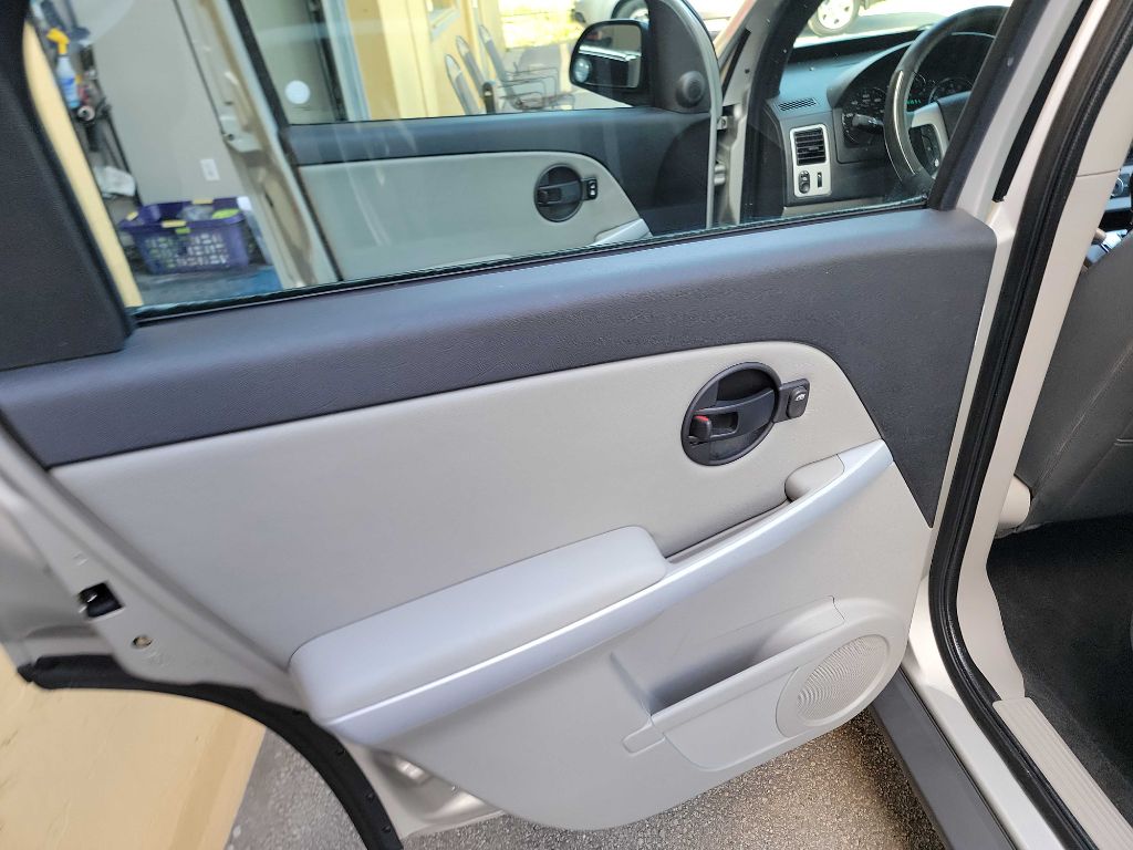 Photo 24 of this CHEVROLET EQUINOX