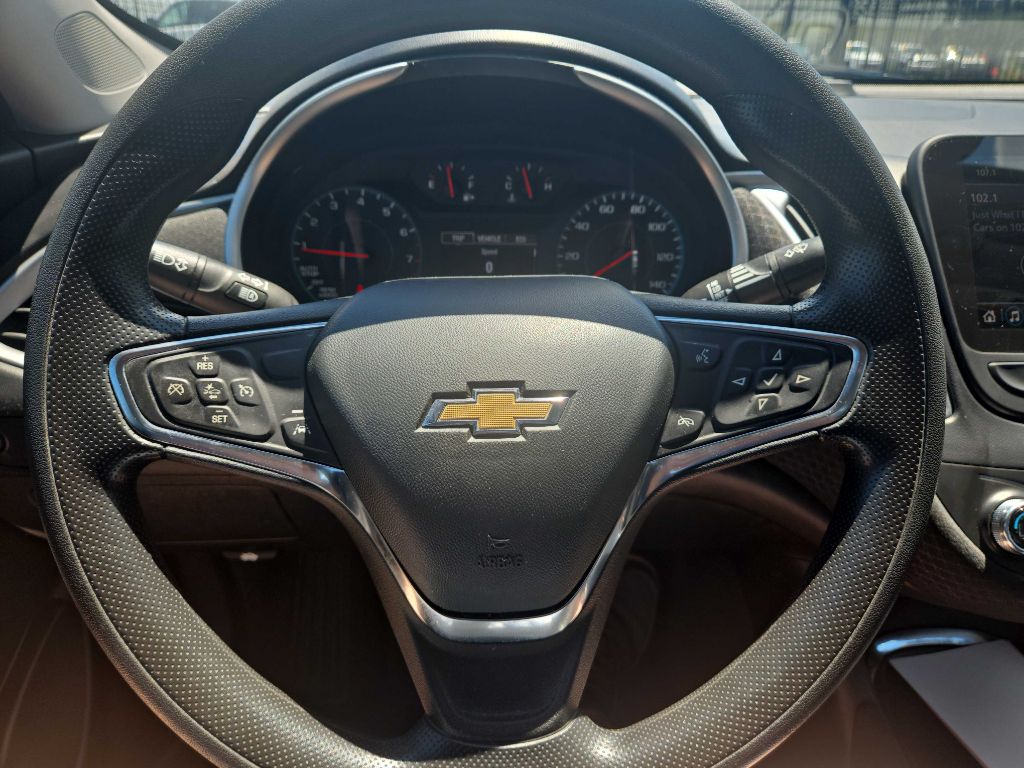 Photo 25 of this CHEVROLET MALIBU