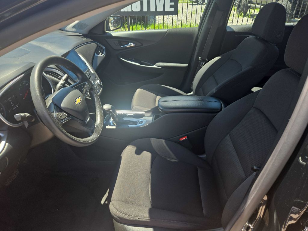Photo 10 of this CHEVROLET MALIBU