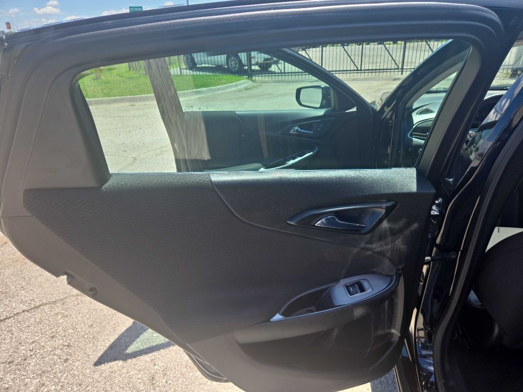 Photo 14 of this CHEVROLET MALIBU