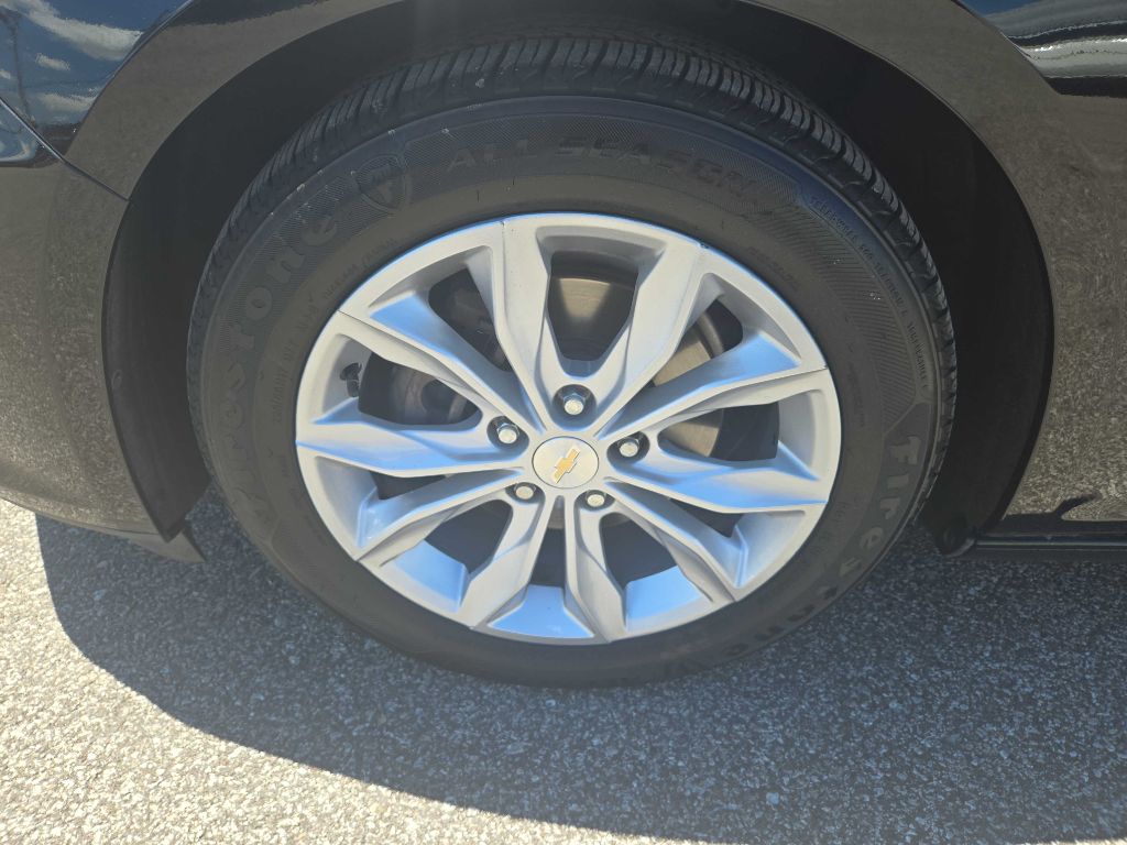 Photo 34 of this CHEVROLET MALIBU