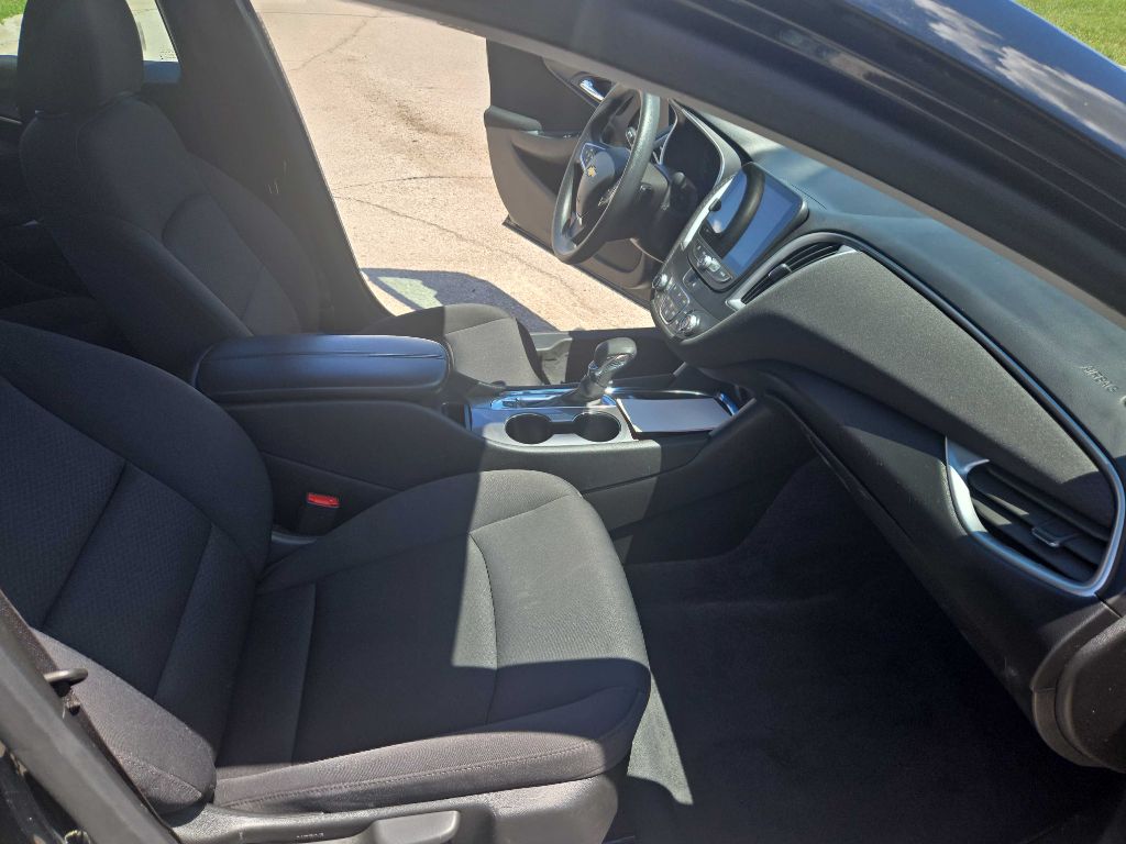 Photo 21 of this CHEVROLET MALIBU