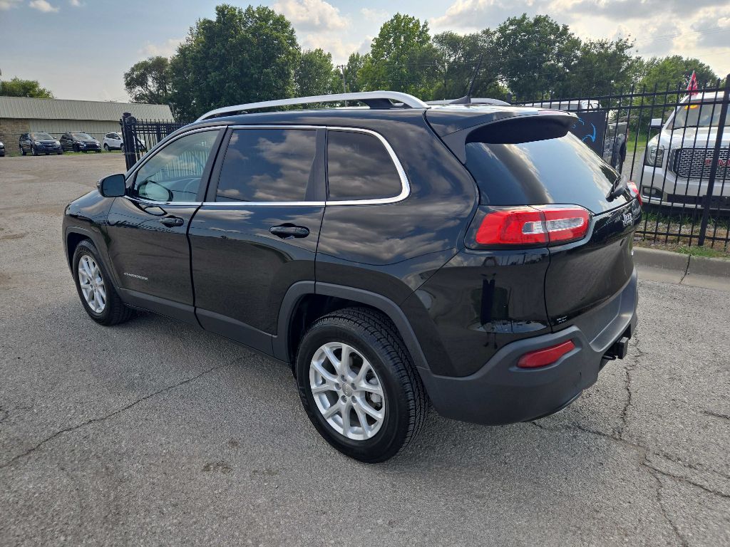 Photo 3 of this JEEP CHEROKEE