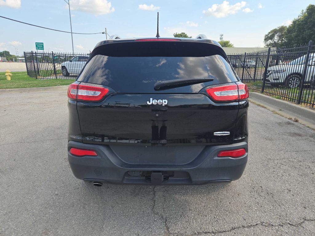 Photo 2 of this JEEP CHEROKEE