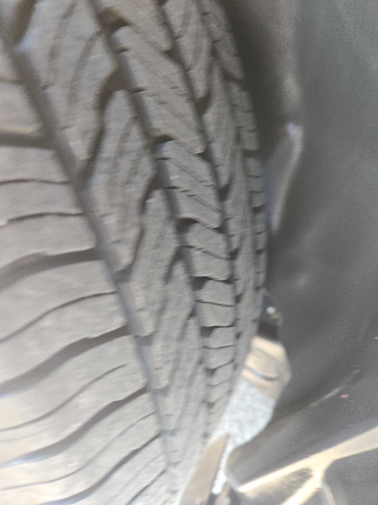 Photo 33 of this JEEP CHEROKEE
