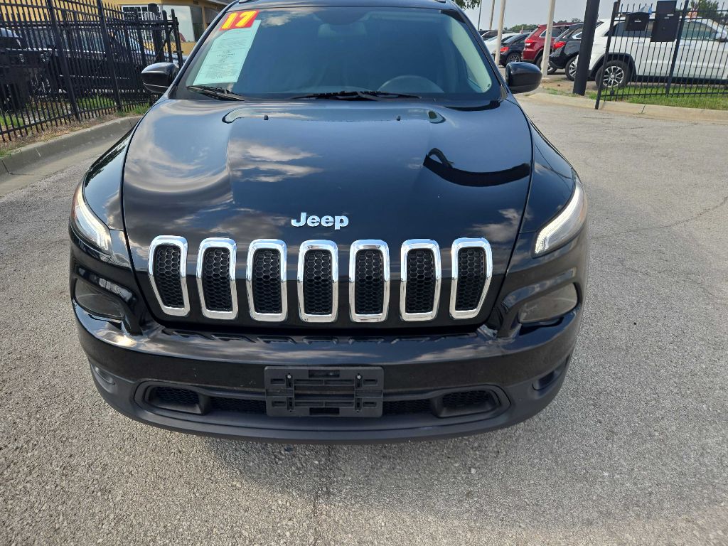 Photo 8 of this JEEP CHEROKEE