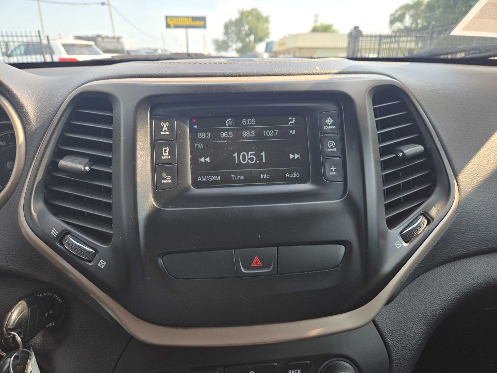 Photo 27 of this JEEP CHEROKEE