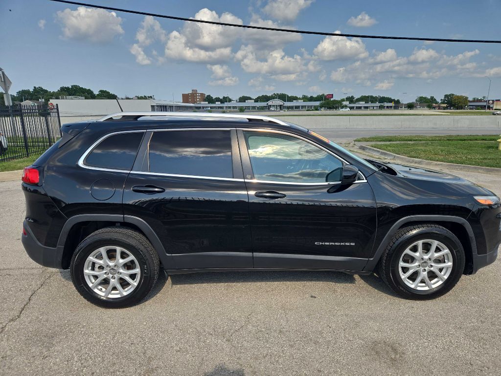 Photo 7 of this JEEP CHEROKEE
