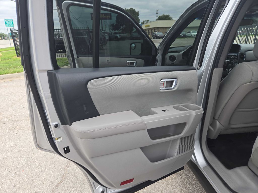 Photo 14 of this HONDA PILOT