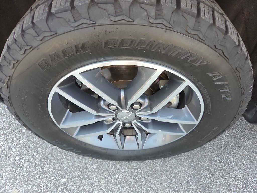 Photo 34 of this JEEP GRAND CHEROKEE