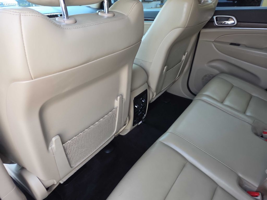 Photo 28 of this JEEP GRAND CHEROKEE