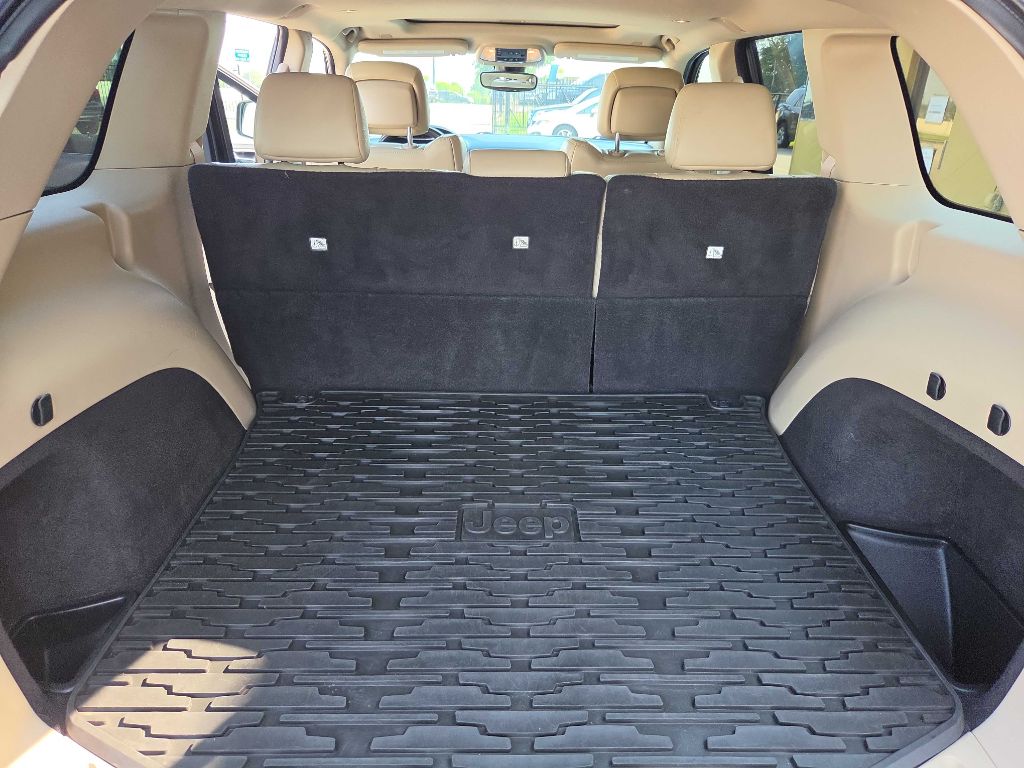 Photo 29 of this JEEP GRAND CHEROKEE