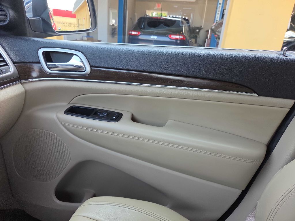 Photo 24 of this JEEP GRAND CHEROKEE