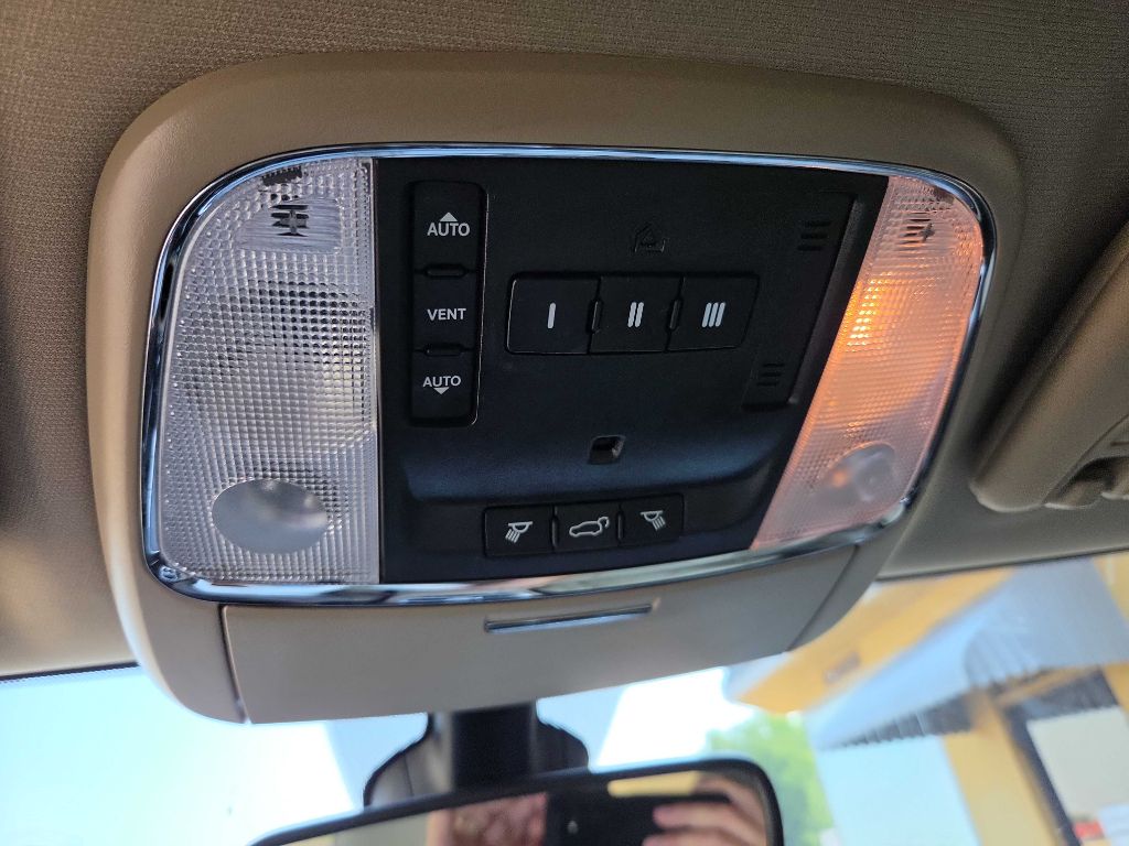 Photo 25 of this JEEP GRAND CHEROKEE